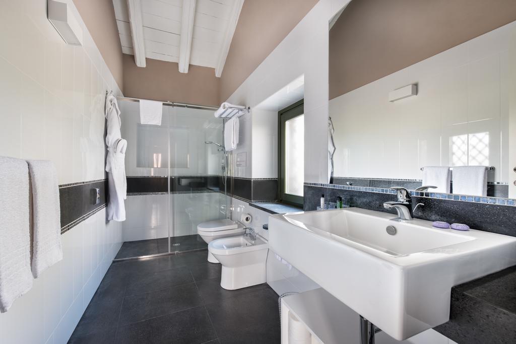 Firriato Hospitality Cavanera Etnea Resort & Wine Experience كاستيليوني دي سيشيليا الغرفة الصورة